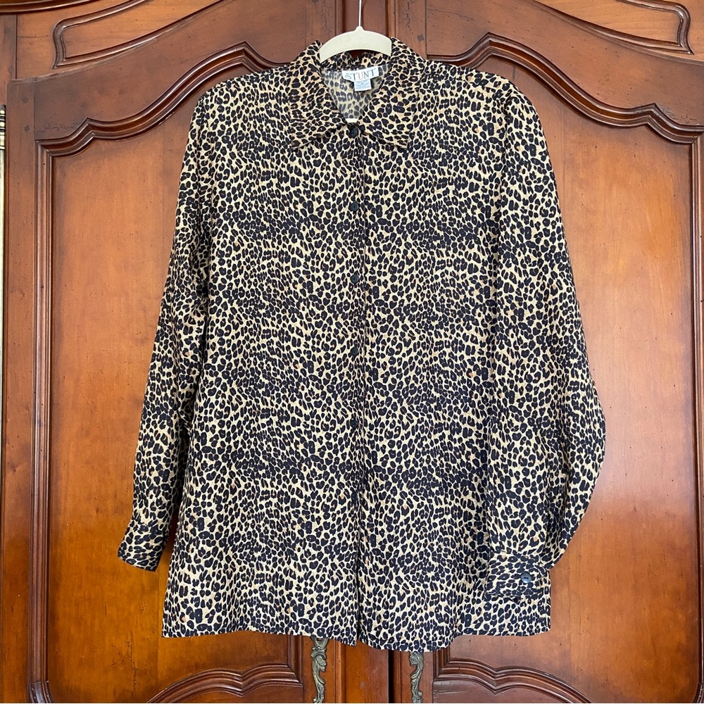 Vintage STUNT 100% Silk Leopard Print Button Down Shirt | Size Medium